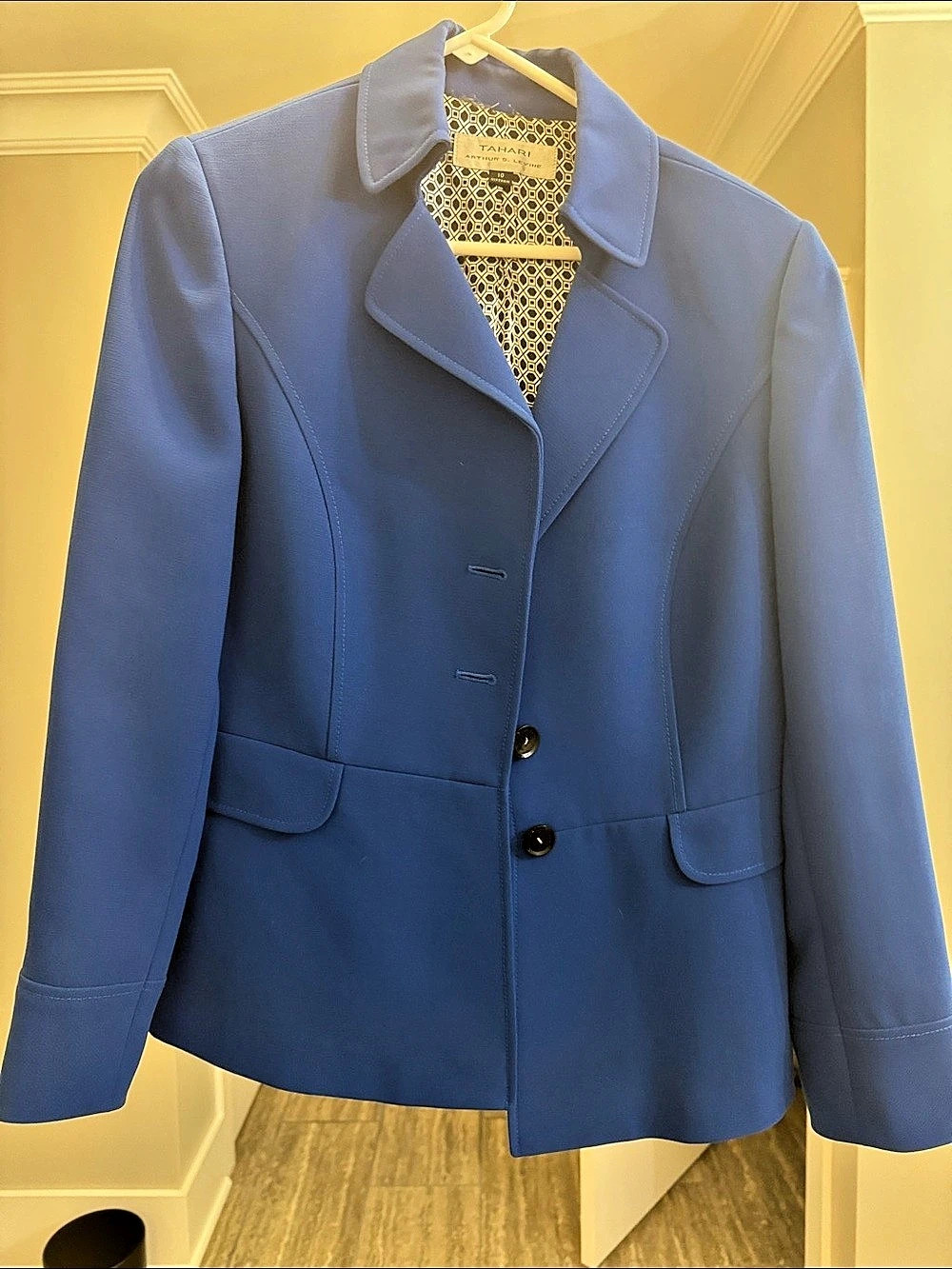 Tahari Arthur S. Levine Women's Blue Blazer Size 10 Like New